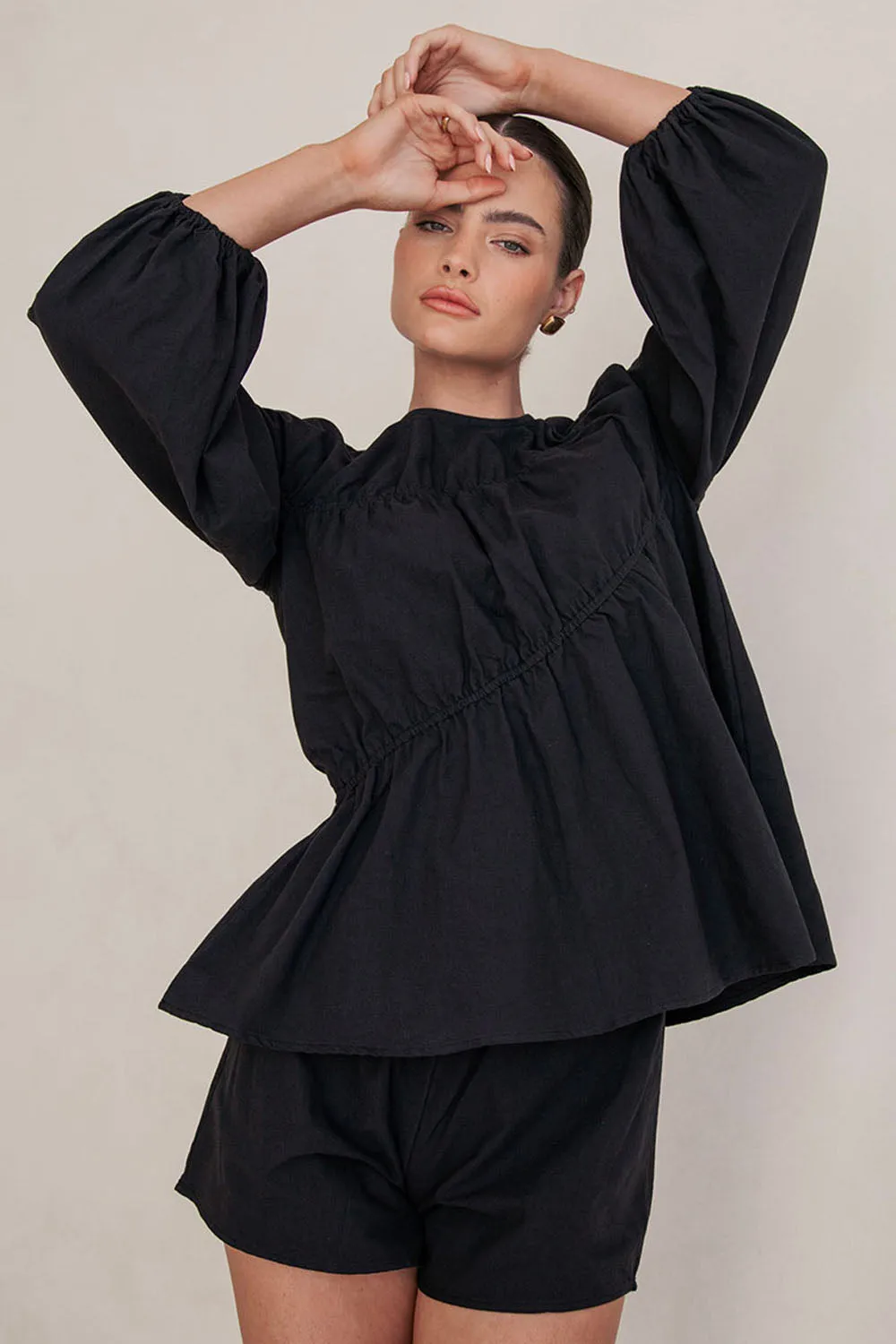 Atasan Akel Top Black bahan katun hitam lengan puff elegan eksklusif dari Joy368