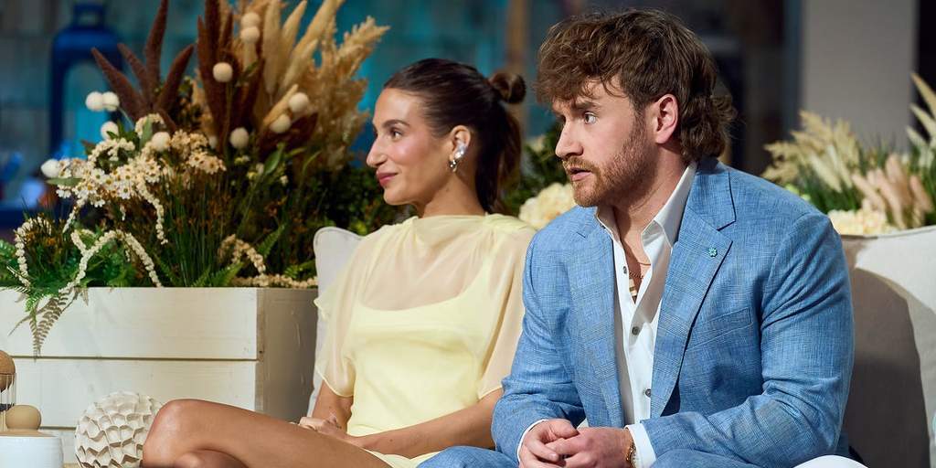 Potret romantis Amanda Batula dan West Wilson yang tengah menjadi sorotan publik usai mengklarifikasi rumor kehamilan di media sosial.
