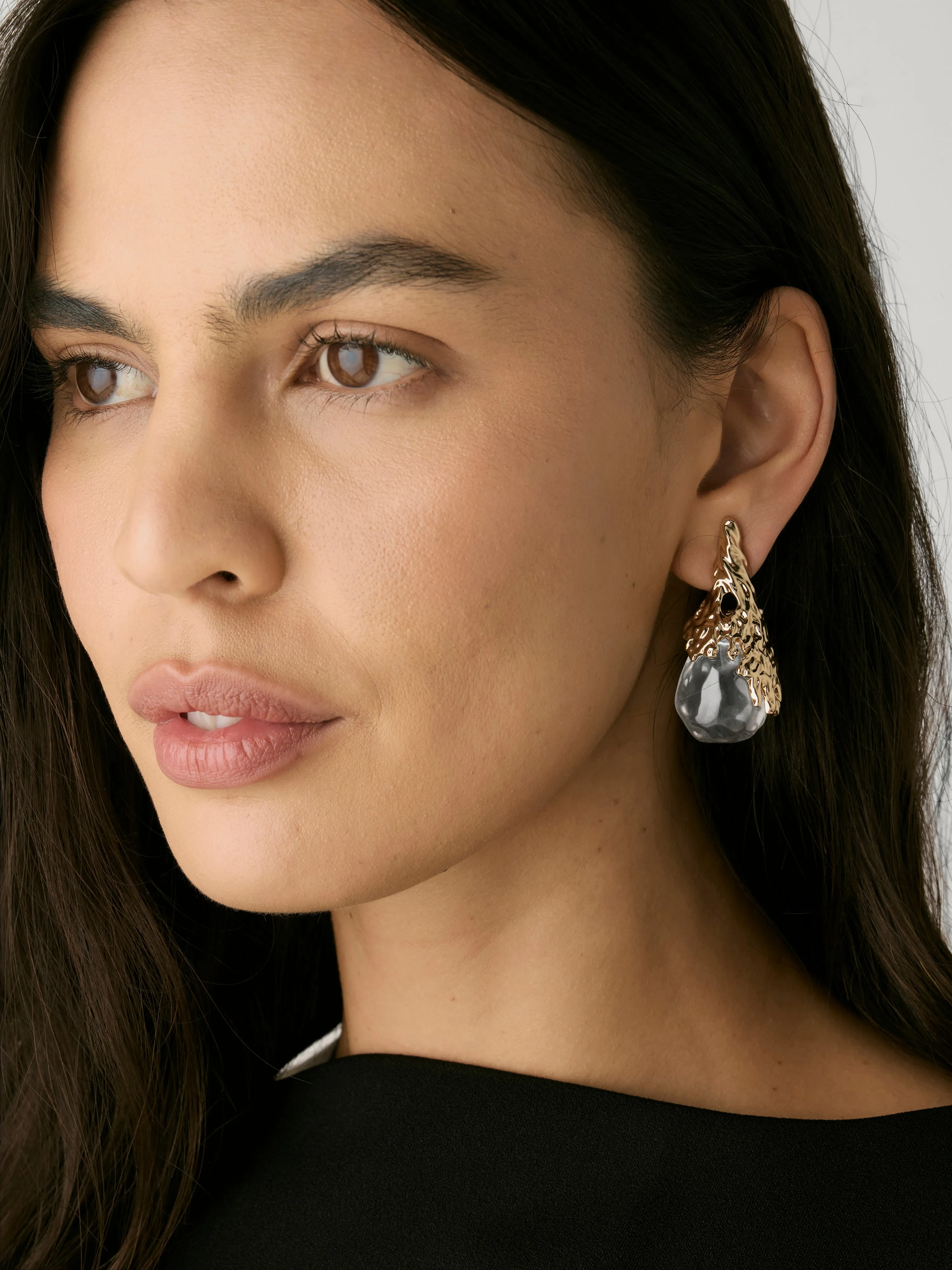 Ariel Earring Gold perhiasan anting resin teardrop elegan di Joy368