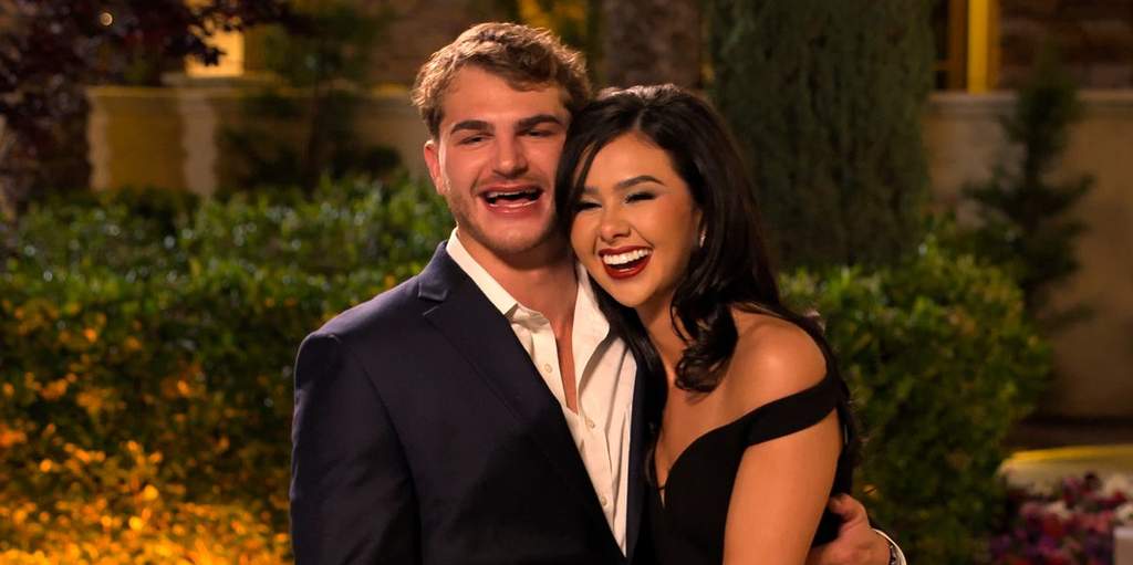 Foto Blake Robertson dan Hayley Hendrich, pasangan dalam program acara realitas Netflix The Ultimatum musim ke-4.