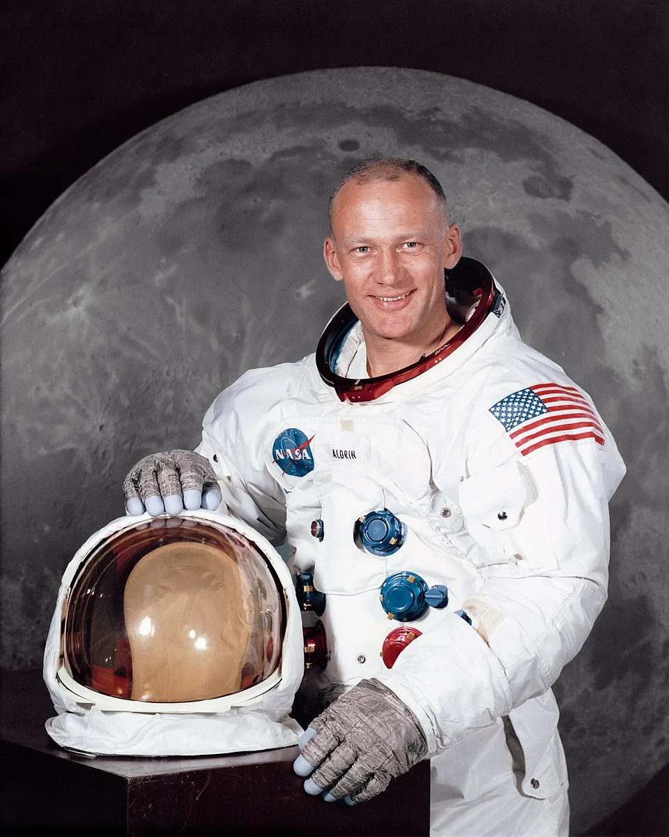 Biografi Buzz Aldrin, Astronaut Legendaris Pencetak Sejarah Bulan