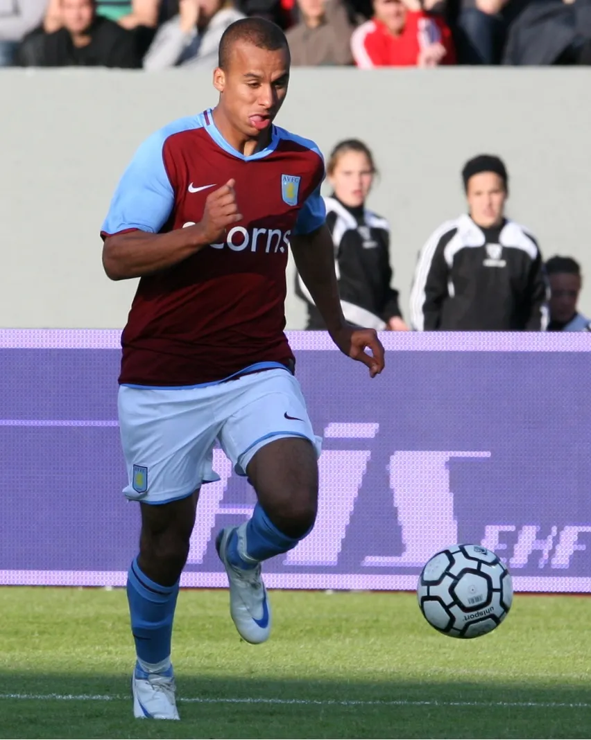 Gabriel Agbonlahor merayakan gol saat memperkuat klub Aston Villa di Premier League