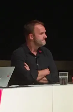 Jurnalis sepak bola Sid Lowe saat memberikan analisis La Liga