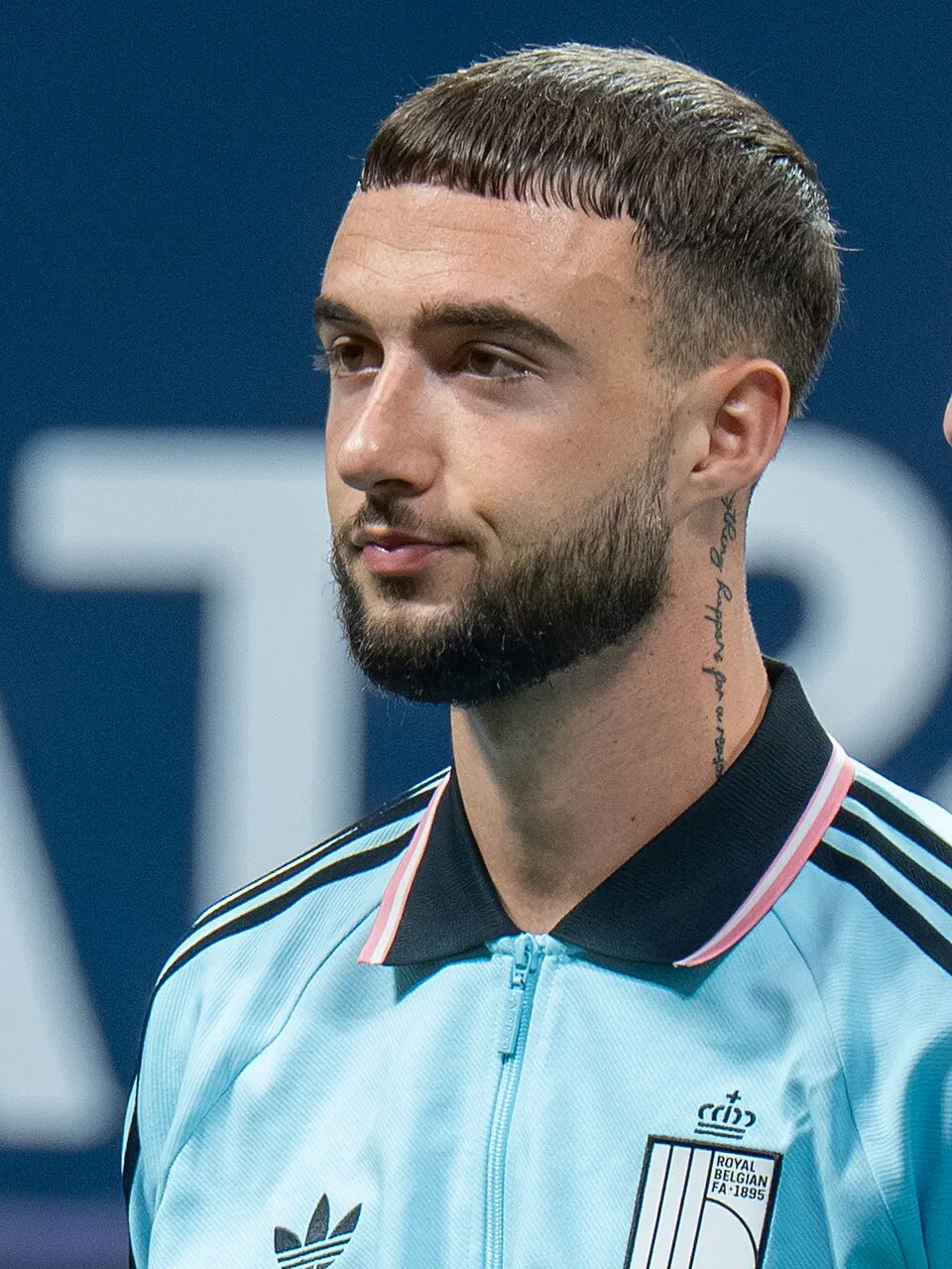 Pemain belakang Sporting CP Zeno Debast saat bertanding di lapangan