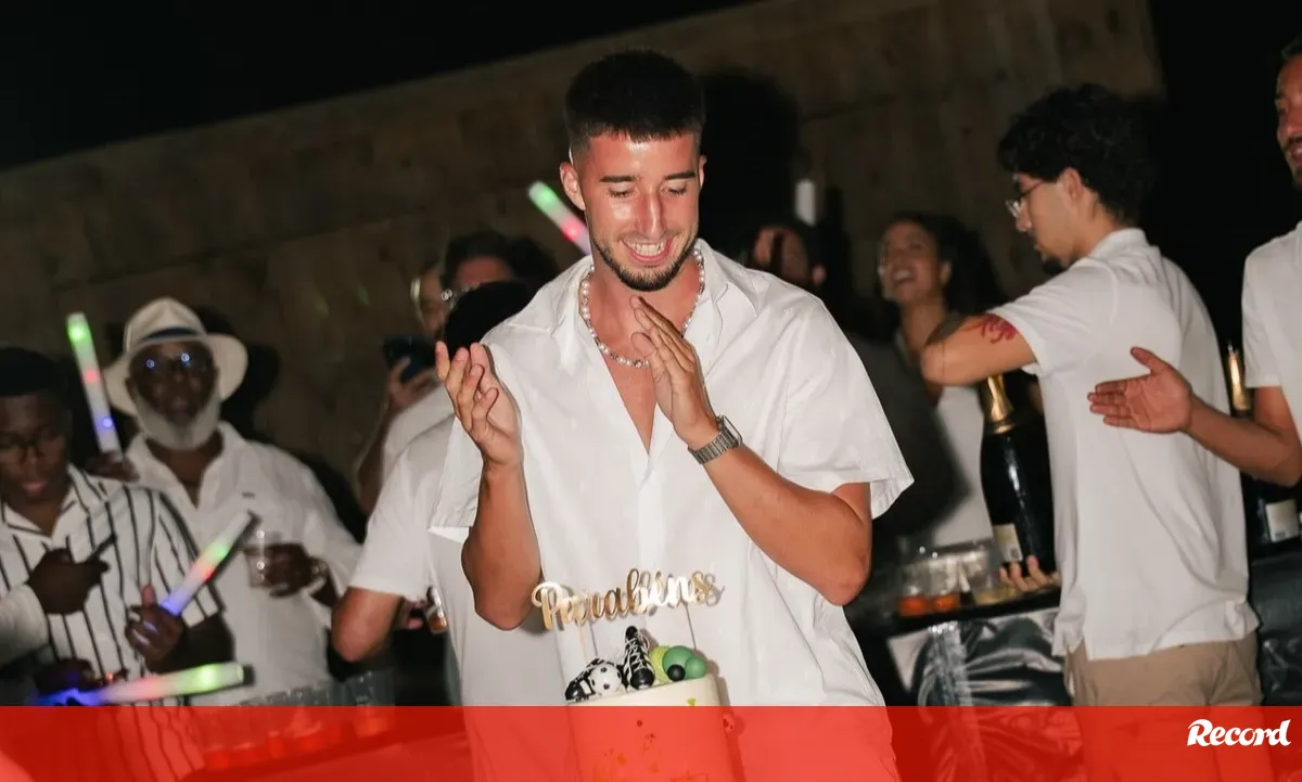 Gonçalo Inacio rayakan ulang tahun ke-25 bersama sepuluh rekan setim di Sporting CP