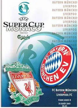 Skuad Liverpool merayakan kemenangan di Piala Super Eropa 2001