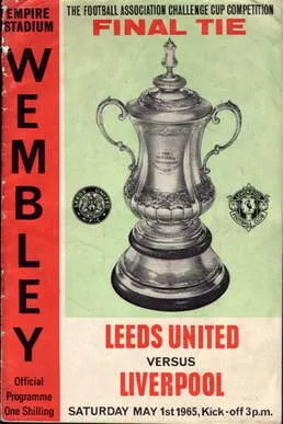 Skuad Liverpool mengangkat trofi juara FA Cup 1965 di Wembley