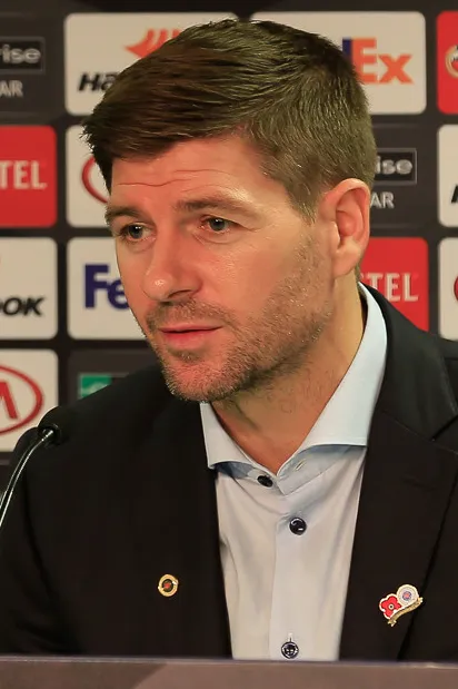 Steven Gerrard saat memperkuat Liverpool dalam pertandingan penting