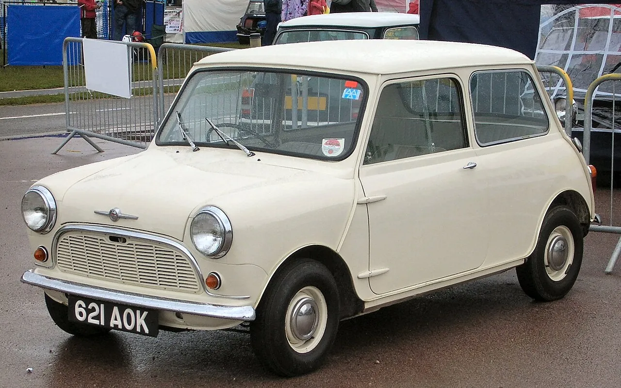 Kisah sejarah kelahiran mobil klasik Mini yang ikonik akibat krisis energi