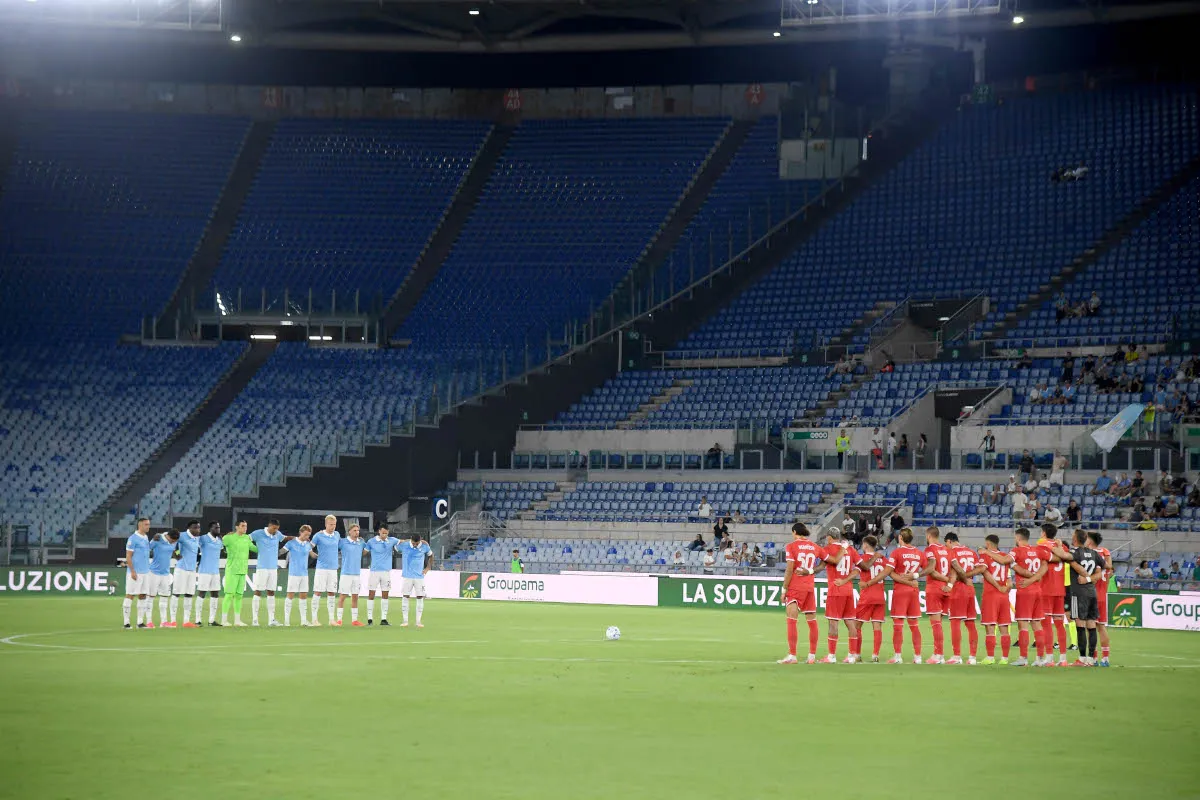 Suporter Lazio protes keras kepada Presiden klub Claudio Lotito usai tersingkir di Coppa Italia