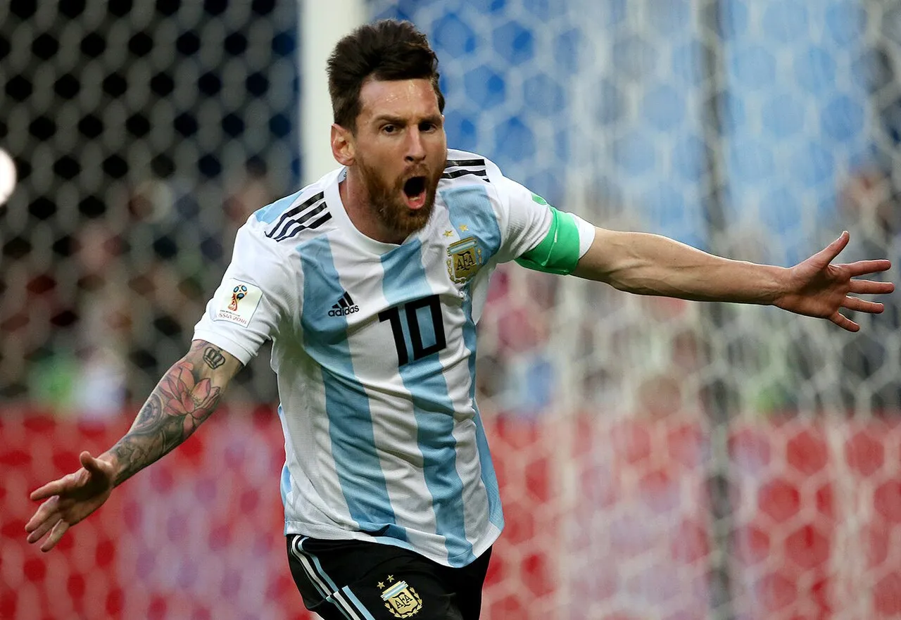 Selebrasi Lionel Messi usai meraih penghargaan Ballon d'Or 2019
