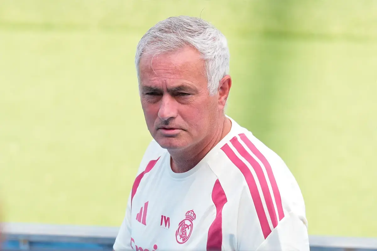 Jose Mourinho terlihat kesal di pinggir lapangan saat melatih Real Madrid