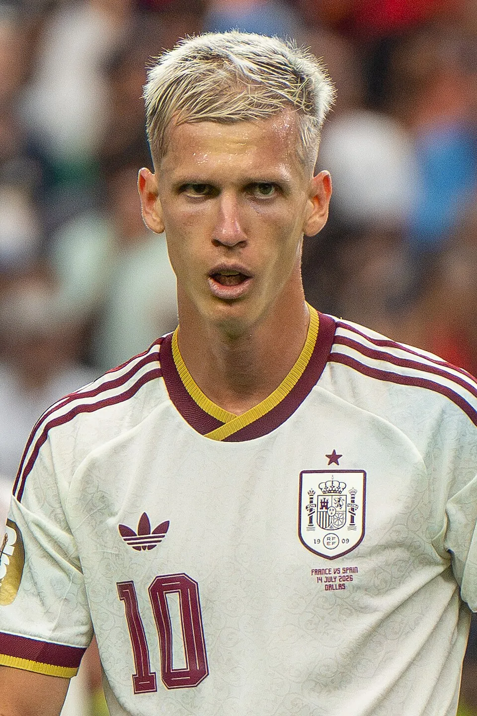 Pemain gelandang serang Barcelona Dani Olmo saat berlaga di lapangan