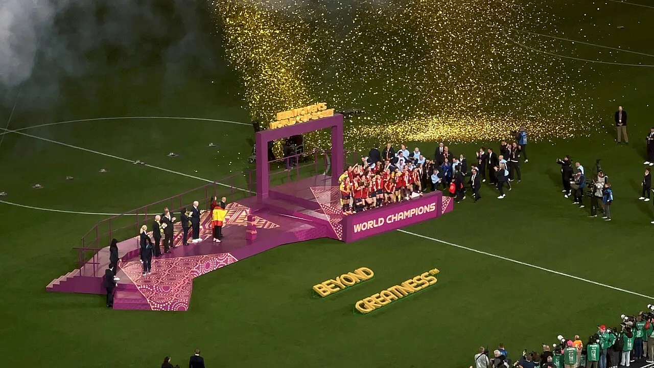 Trofi Piala Dunia Wanita FIFA dalam ajang kompetisi sepak bola internasional