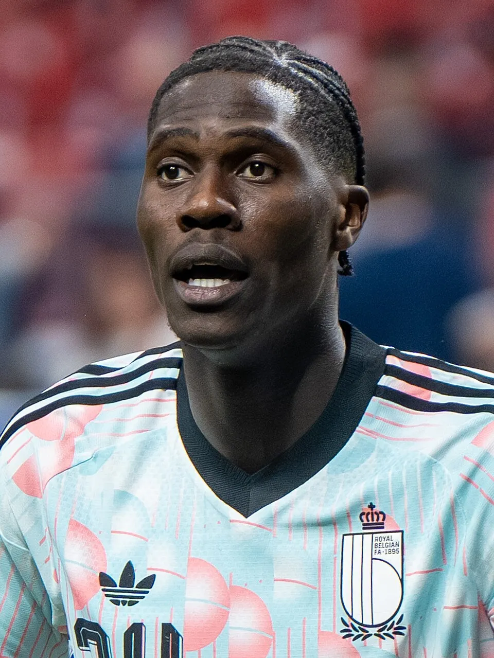 Gelandang bertahan Aston Villa Amadou Onana dalam pertandingan