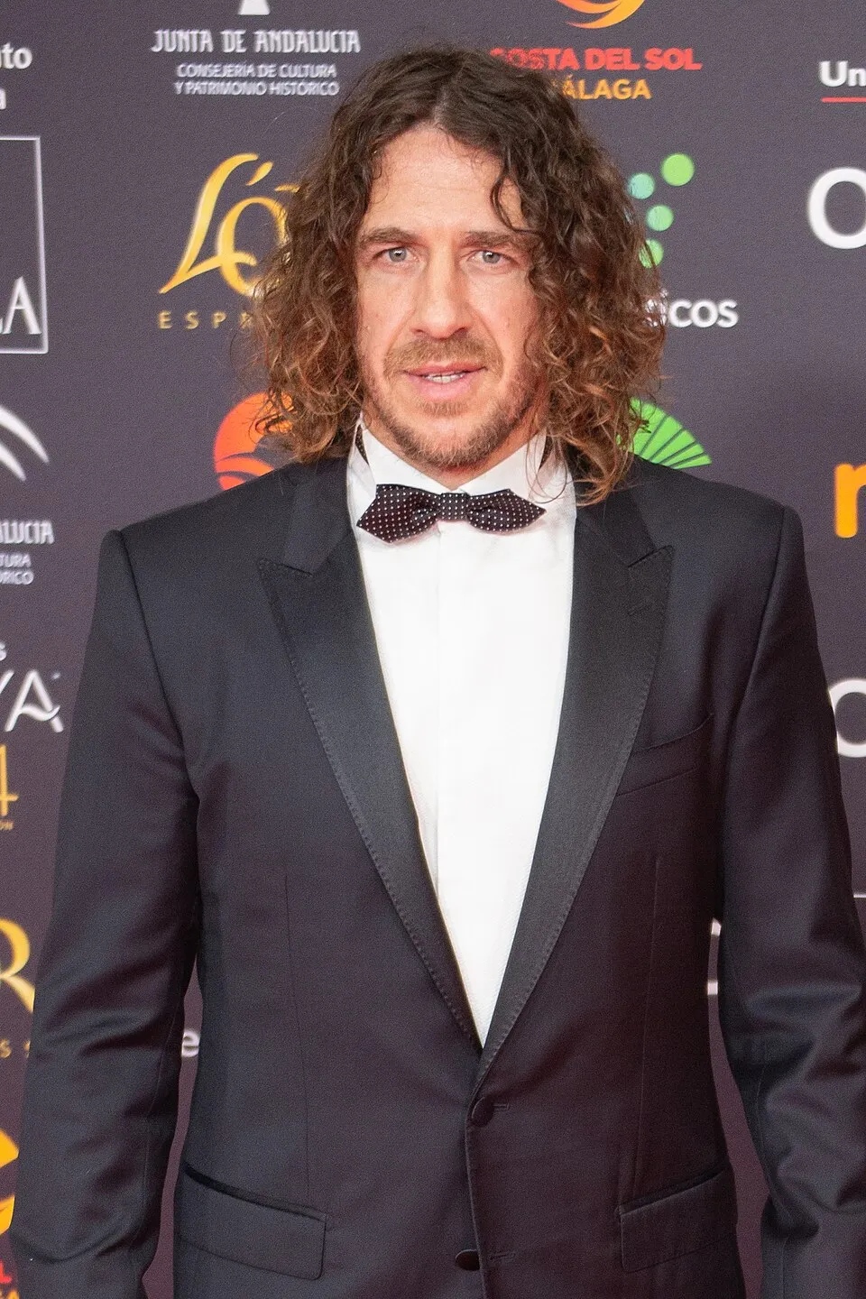 Carles Puyol saat mengenakan ban kapten Barcelona di lapangan hijau