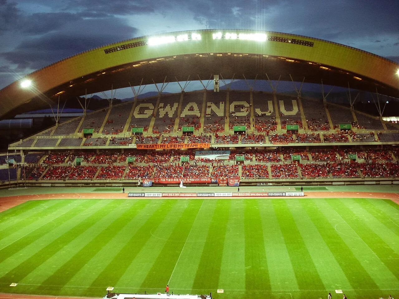 Tampak depan Gwangju World Cup Stadium di Korea Selatan