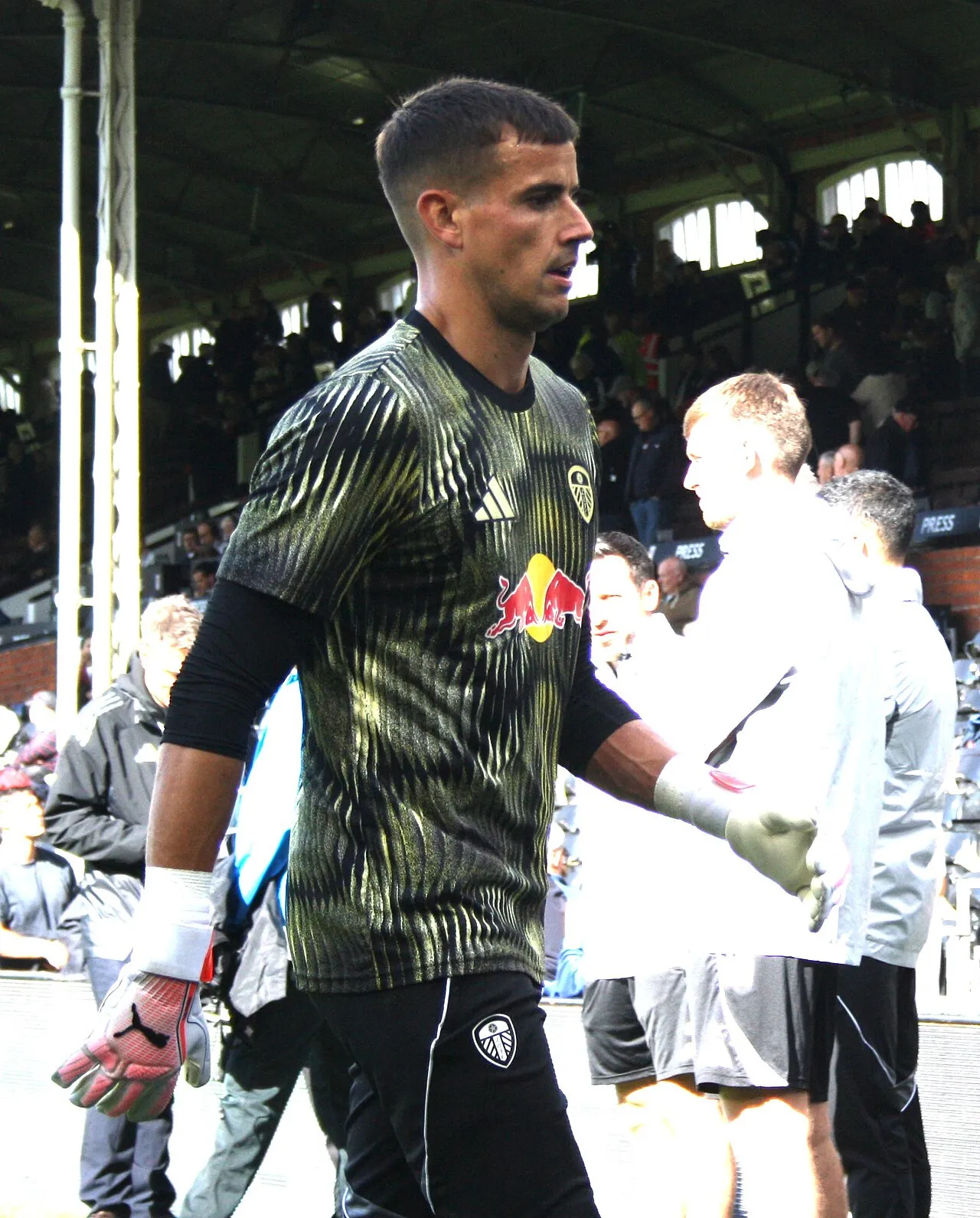 Kiper Karl Darlow saat memperkuat klub profesional