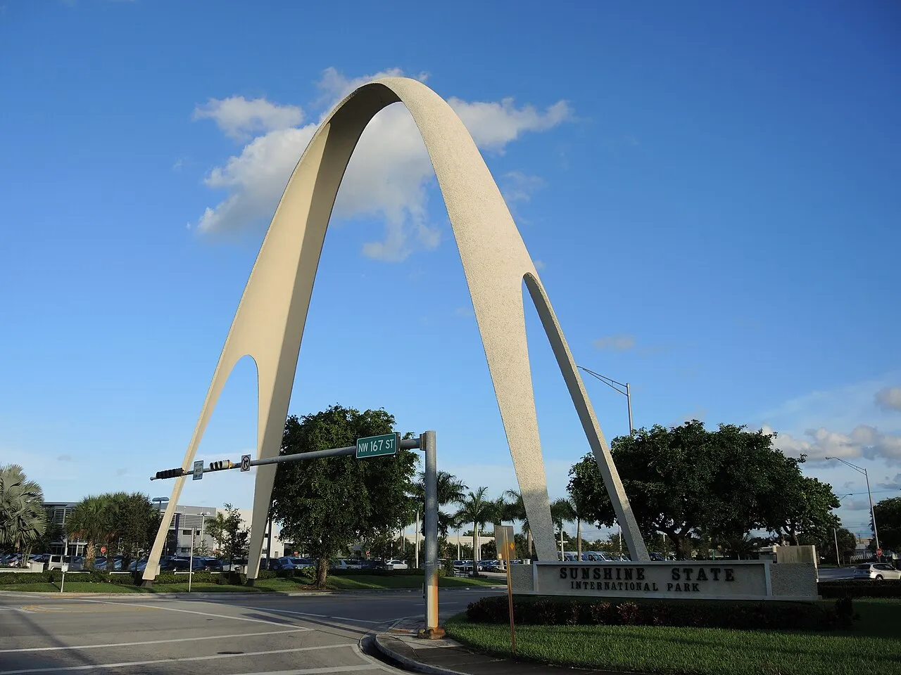 Profil Kota Miami Gardens sebagai pusat komunitas Afrika-Amerika dan tuan rumah Hard Rock Stadium di Florida
