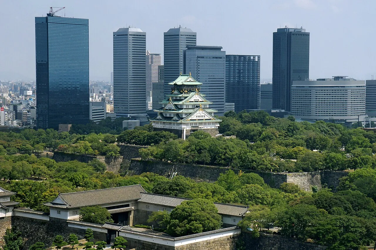Pemandangan lanskap perkotaan dan objek wisata ikonis di Kota Osaka Jepang
