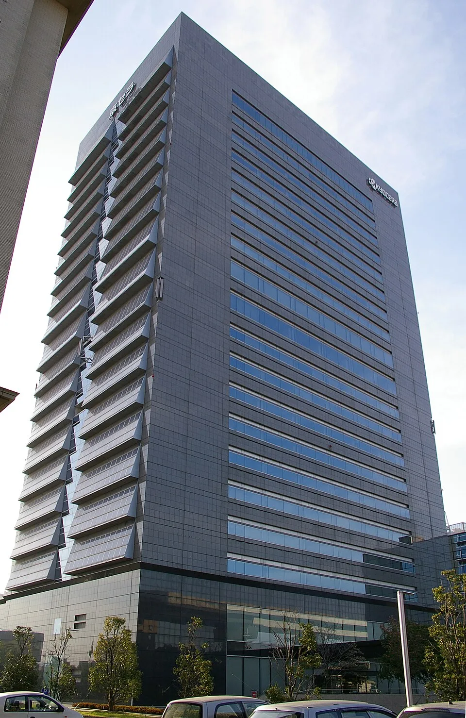 Gedung kantor pusat Kyocera Corporation yang berada di Kyoto, Jepang