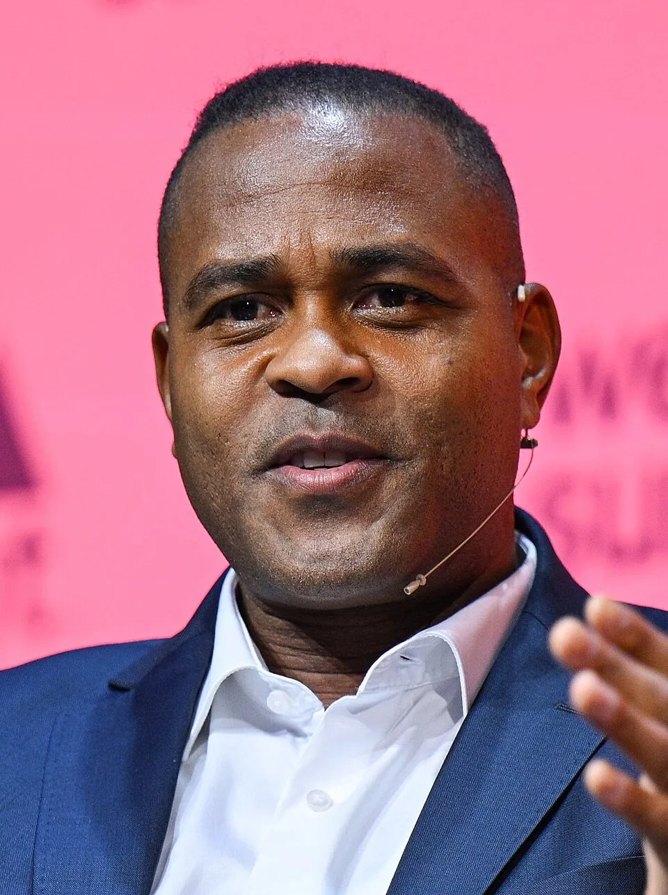 Legenda sepak bola Belanda Patrick Kluivert saat menjalani karier profesionalnya
