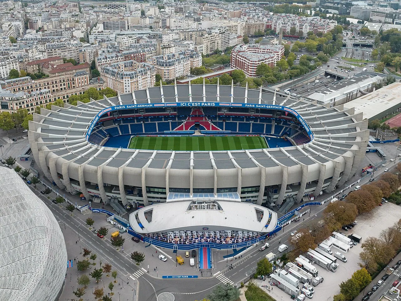 Stadion Parc des Princes kandang klub Paris Saint-Germain di Paris