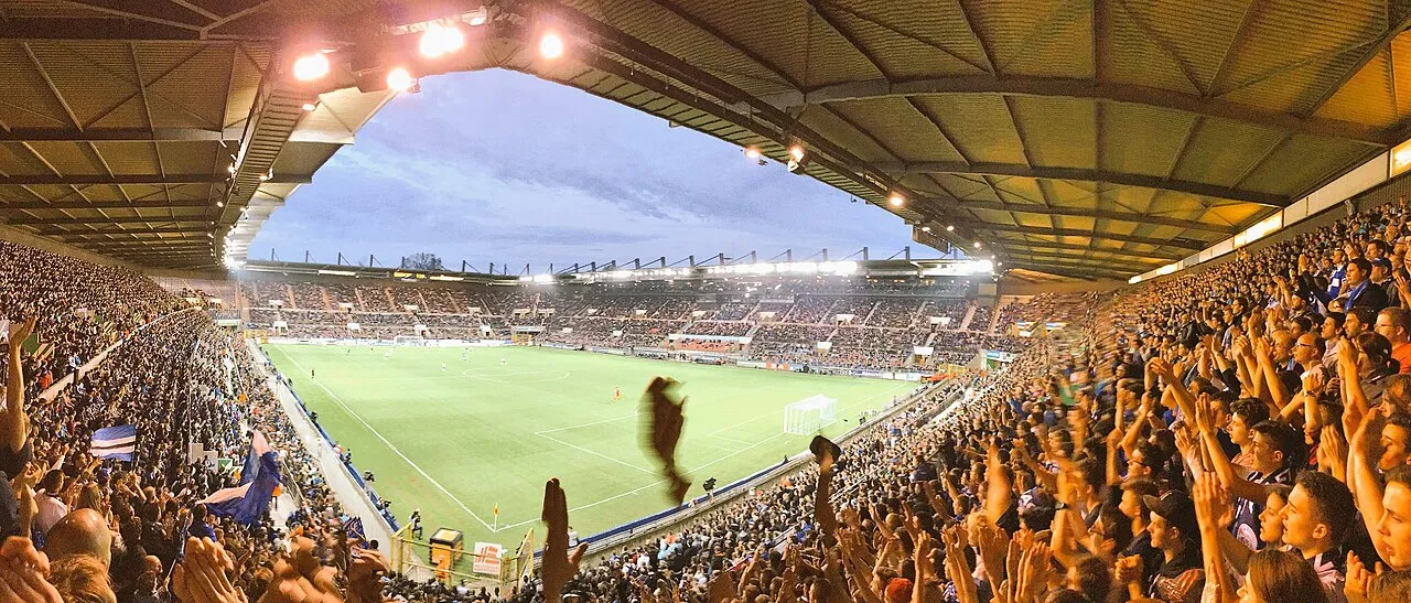 Stadion Stade de la Meinau markas klub sepak bola RC Strasbourg di Prancis