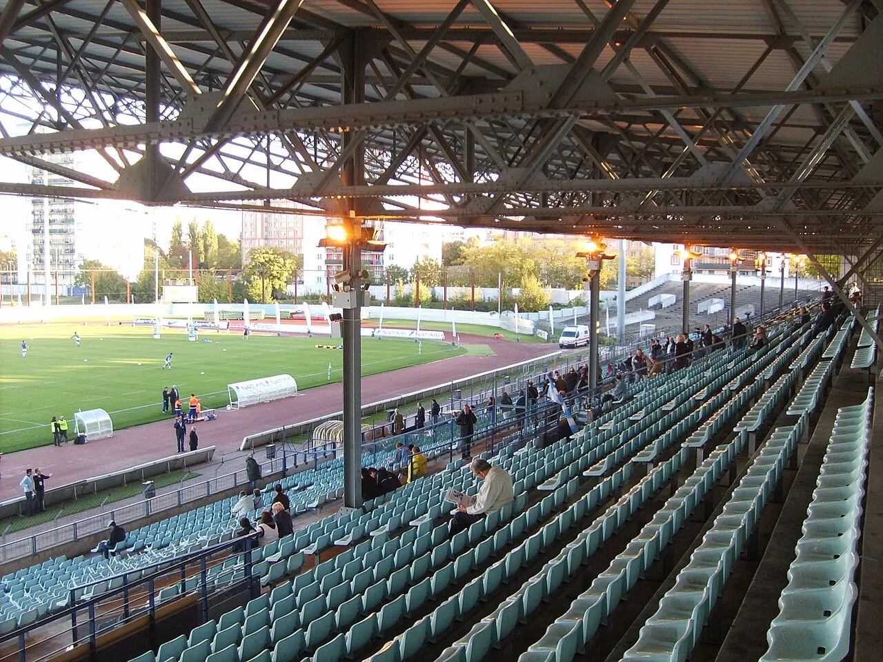 Kompleks stadion Stade Yves-du-Manoir di Colombes dekat Paris Prancis