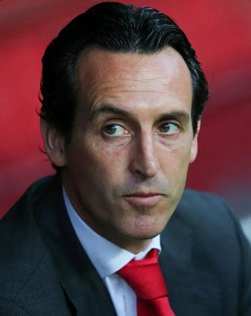 Pelatih Aston Villa Unai Emery di pinggir lapangan