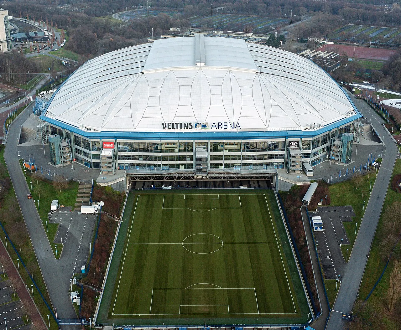 Tampak luar dan dalam Veltins-Arena di Gelsenkirchen, Jerman