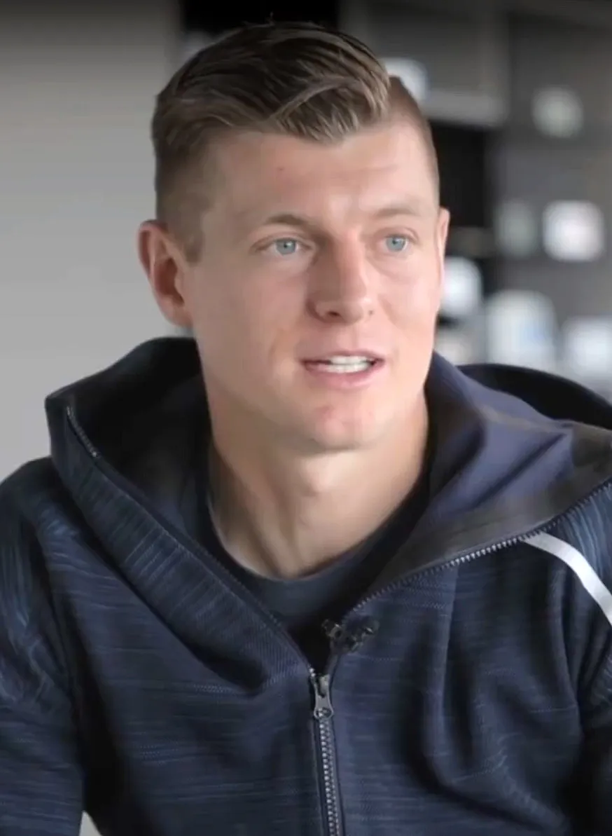 Toni Kroos saat mengenakan seragam Real Madrid di lapangan