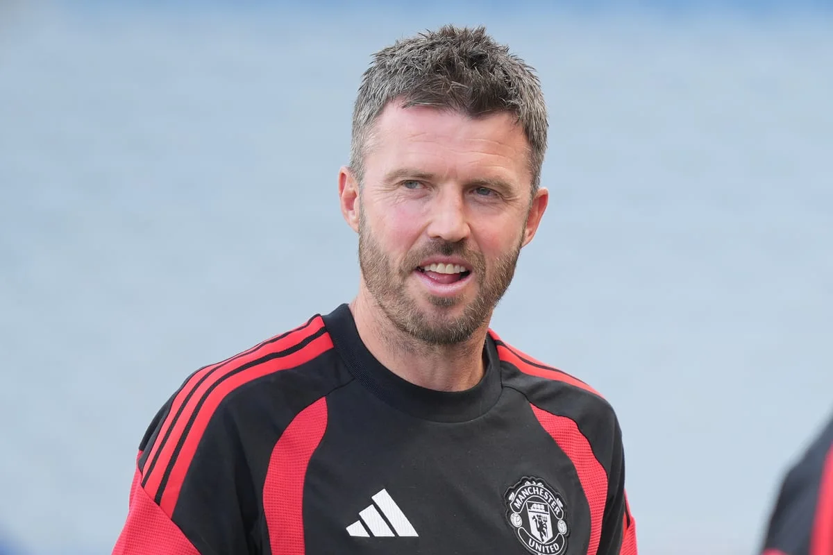 Carlos Baleba resmi bergabung dengan Manchester United dari Brighton dalam bursa transfer musim panas