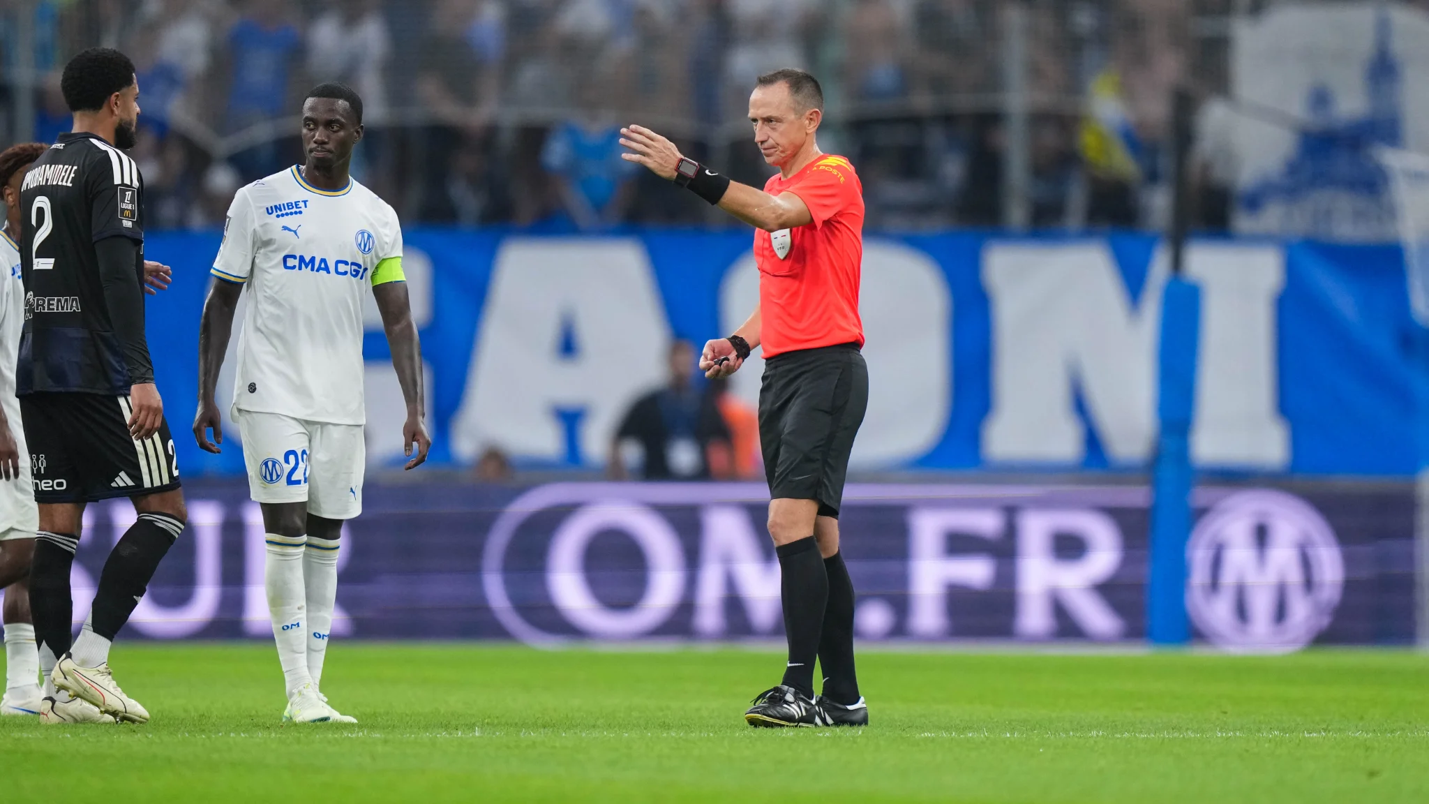 Uji coba sonorisasi wasit Liga Prancis diwarnai kendala audio stadion