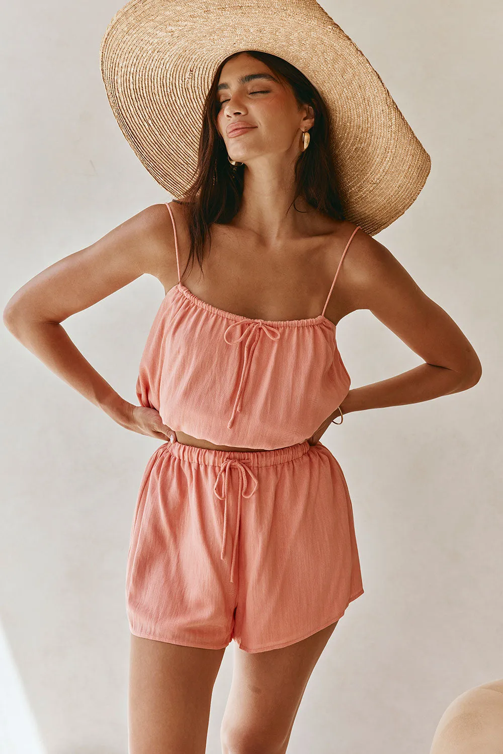 Jetta Shorts Peach wanita warna lembut dari Joy368