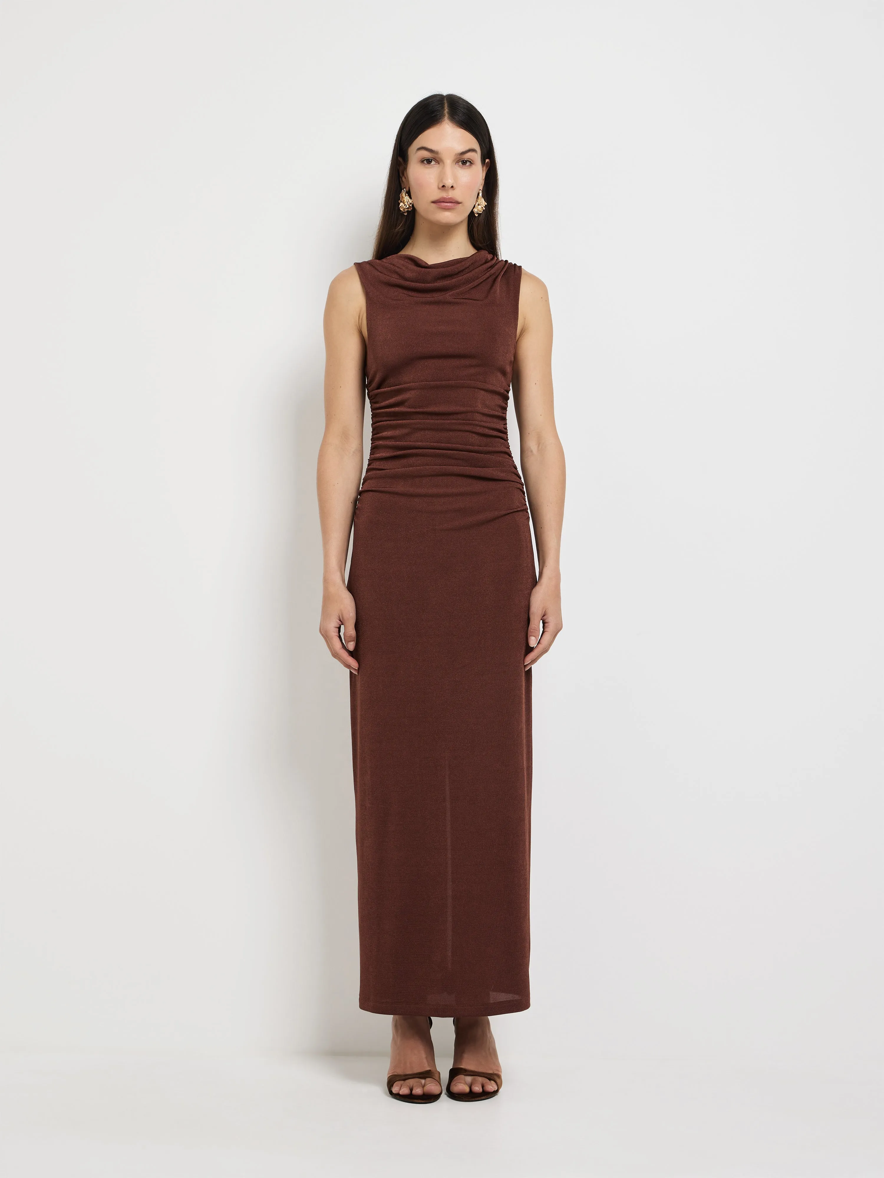 Malibu Maxi Dress warna cokelat elegan dari koleksi fashion Joy368