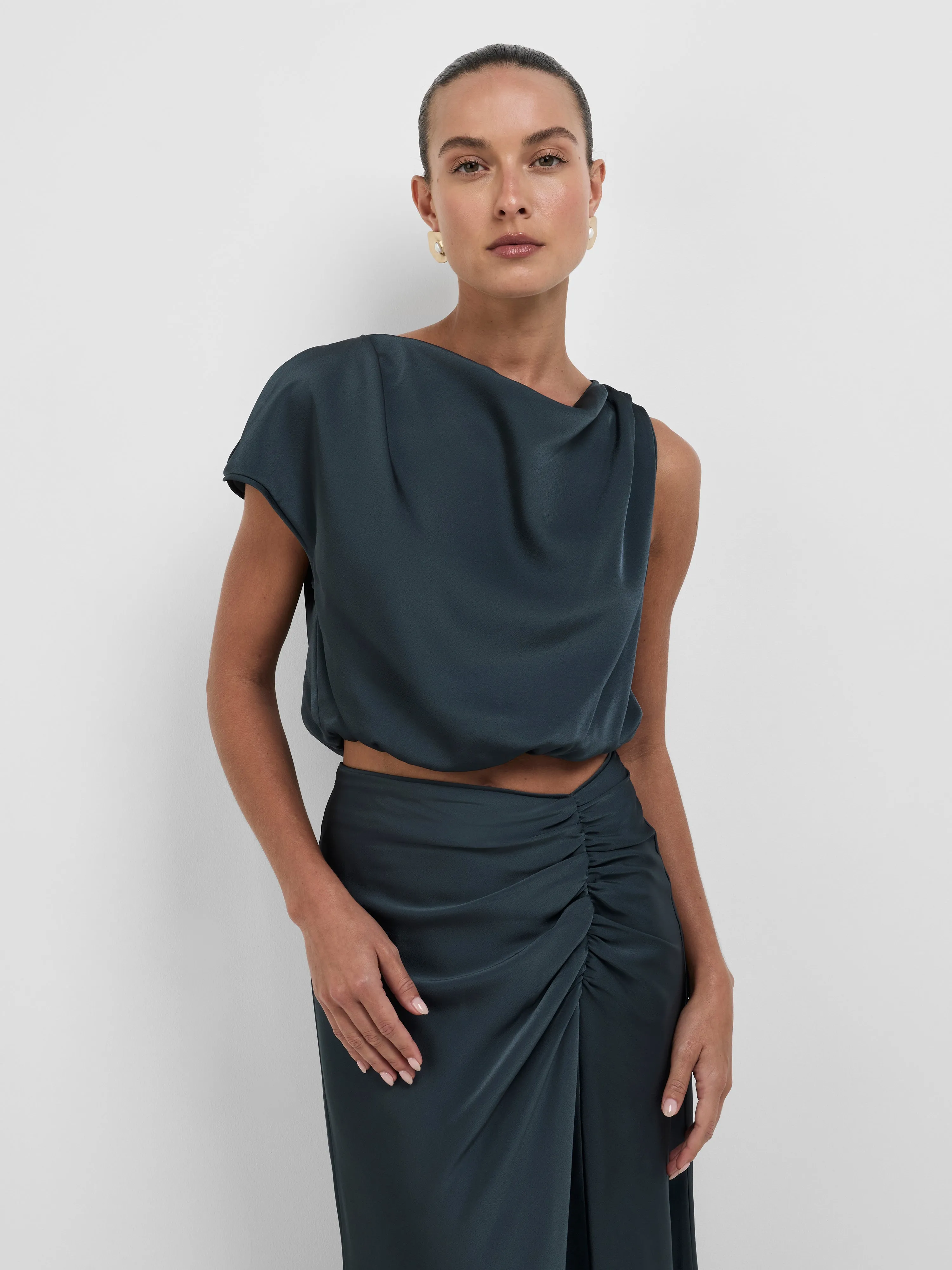 Milani Top Green satin elegan dengan cowl neckline dari Joy368
