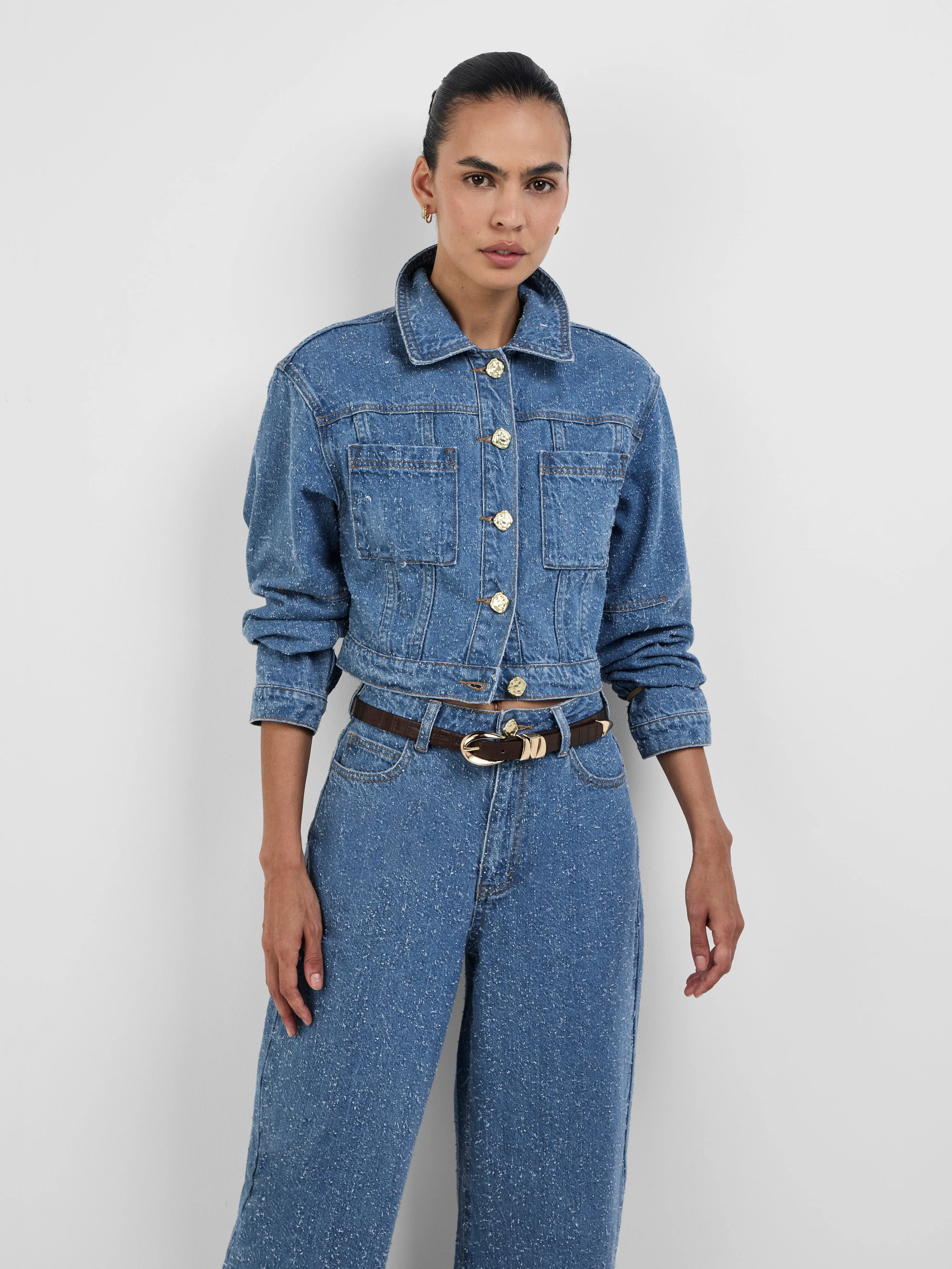 Quinn Denim Jacket Blue stylish dari koleksi Joy368